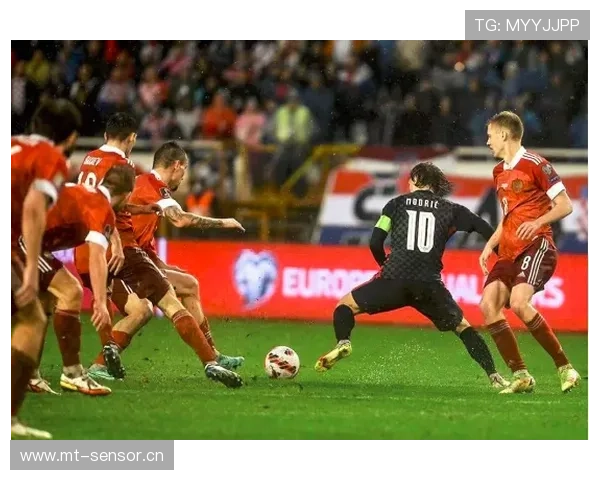 卡马文加与托纳利：新一代中场核心能力对比分析